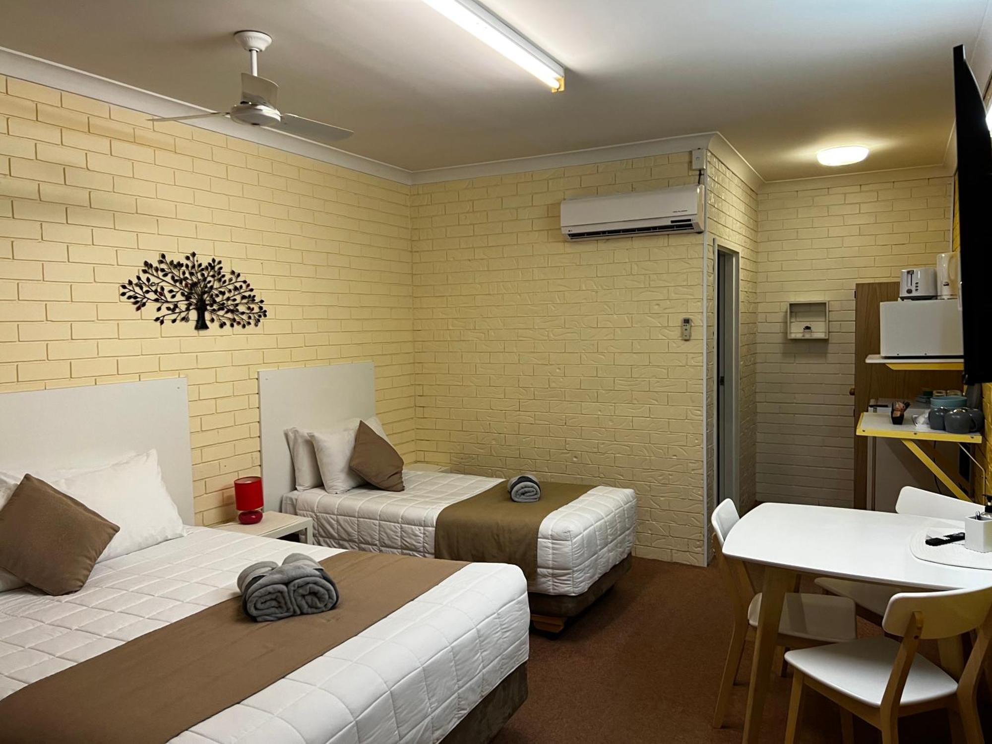 Jillaroo Motor Inn グレン・インズ エクステリア 写真